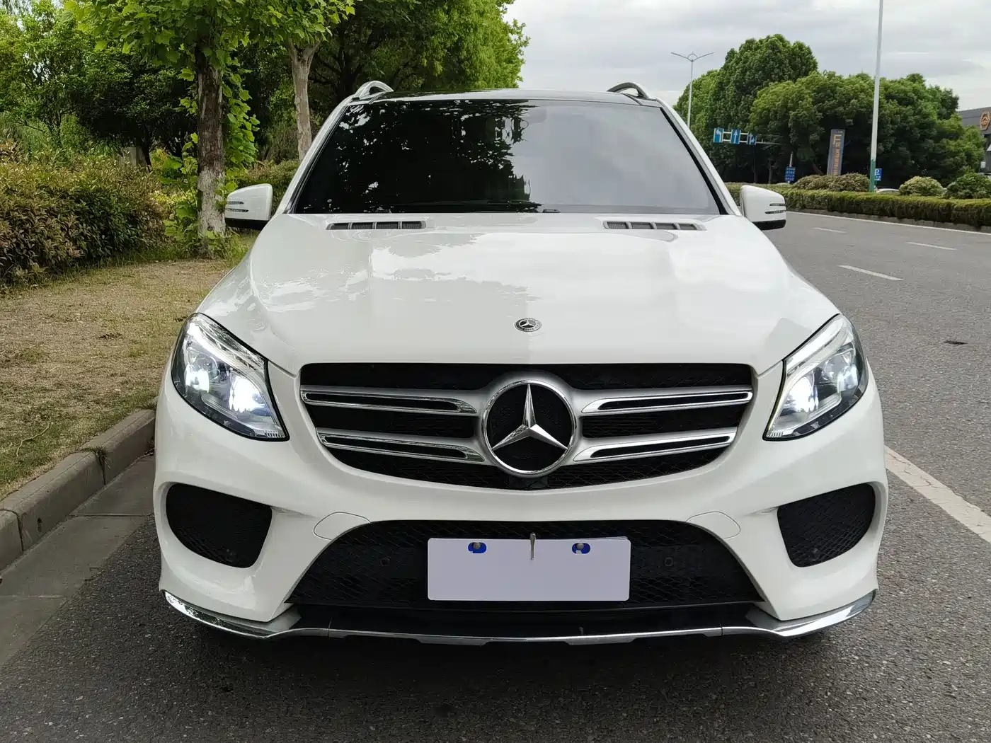 Mercedes-Benz GLE 2018 GLE 400 4MATIC Ultimate Edition фото 8