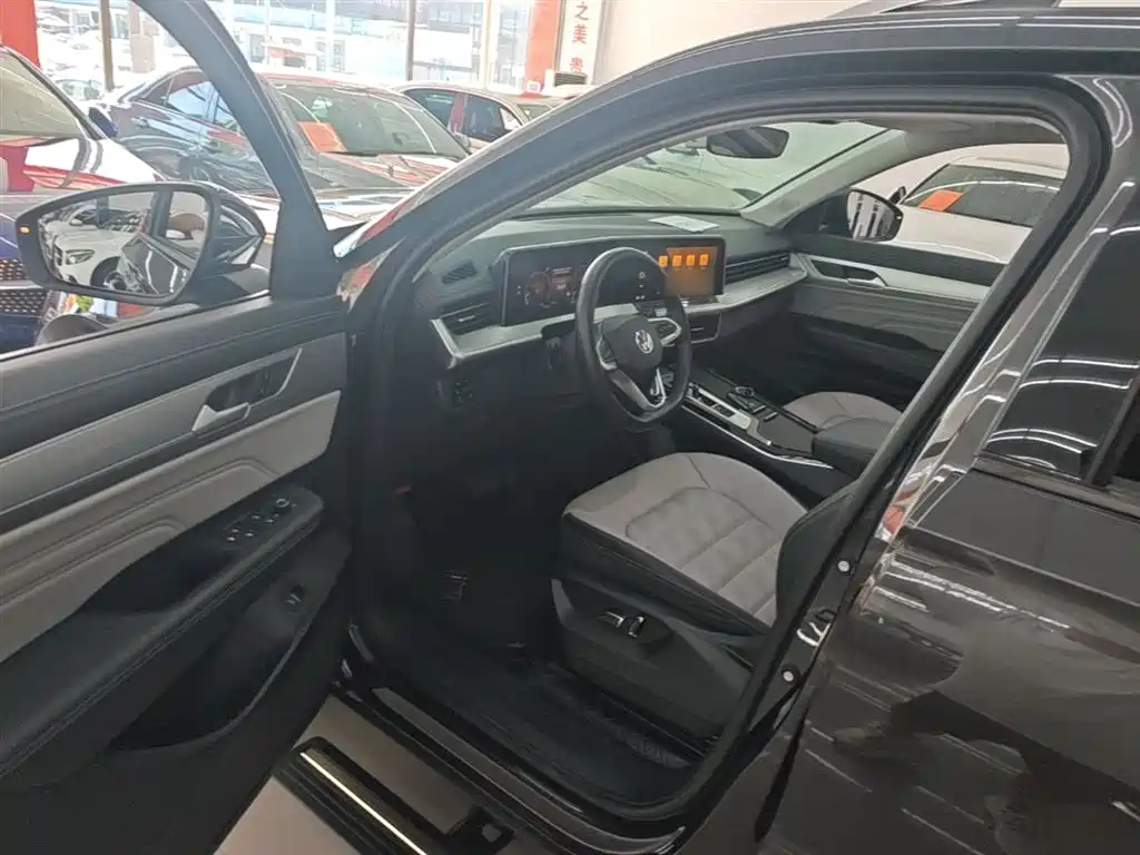 Volkswagen Talagon 2023 330TSI Luxury Touring Edition фото 16