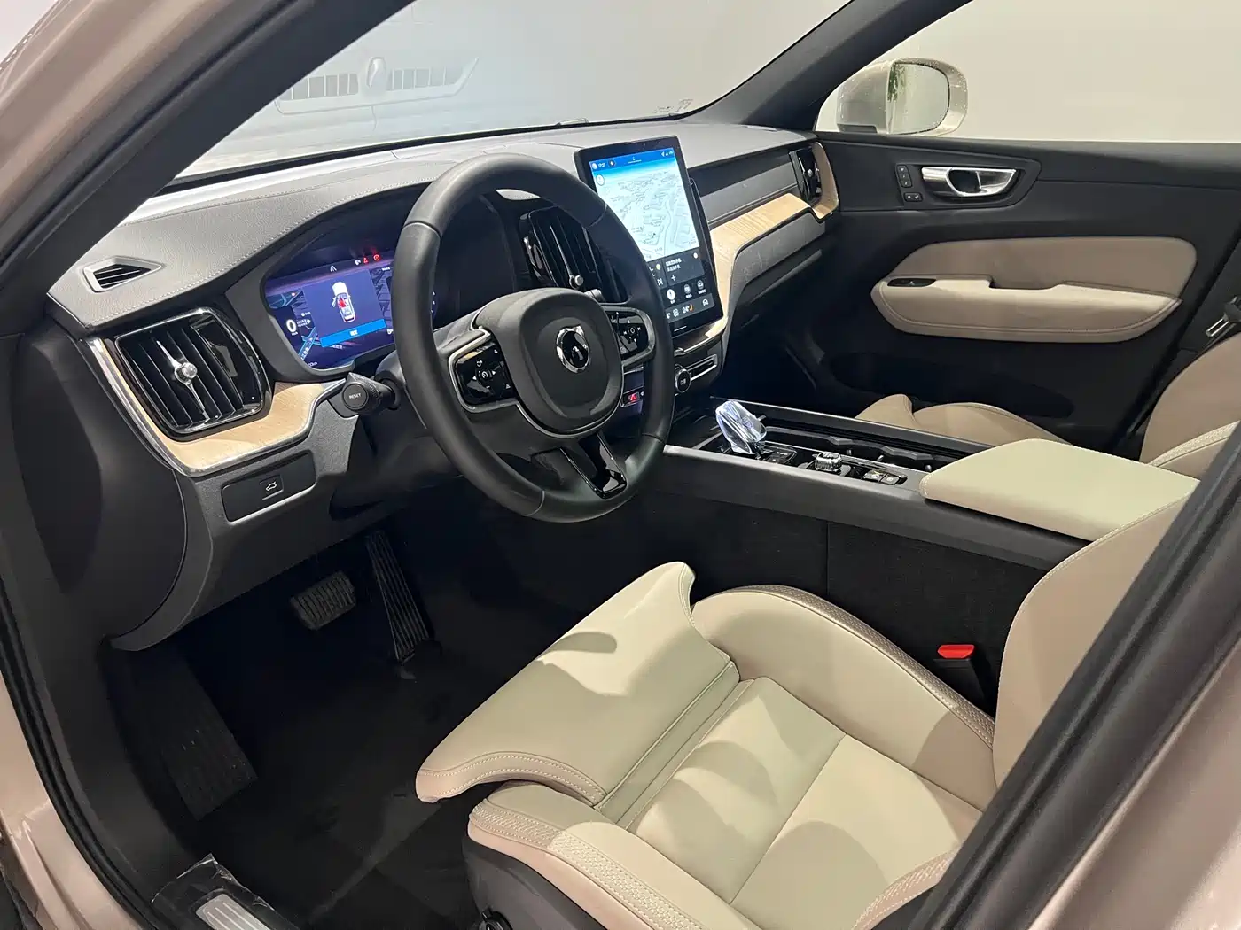 Volvo XC60 2025 2026 Model B5 AWD Premium Luxury