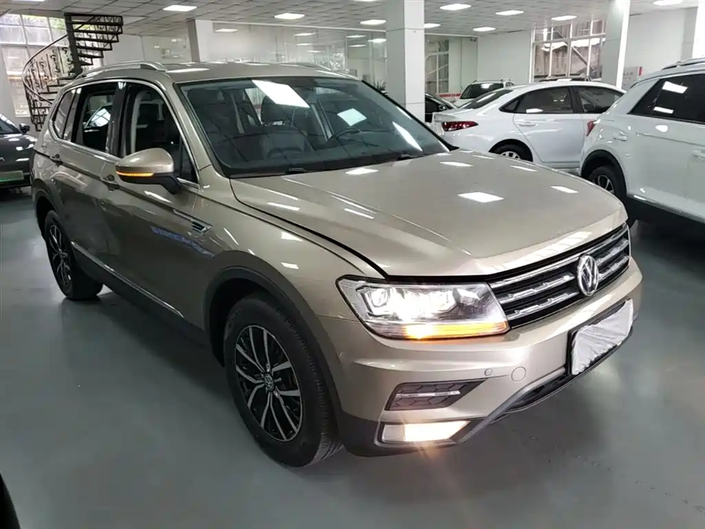 Volkswagen Tiguan L 2017 330TSI Automatic 2WD Comfort Edition фото 4