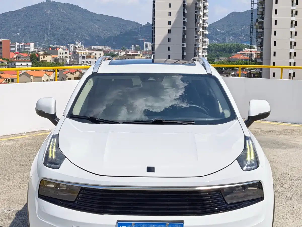 Lynk & Co 01 2017 2.0T 2WD Pro Version фото 2