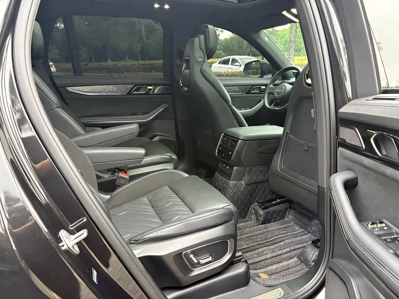 Lynk & Co 09 EM-P 2021 2.0T PHEV Ultra 6-seater фото 22