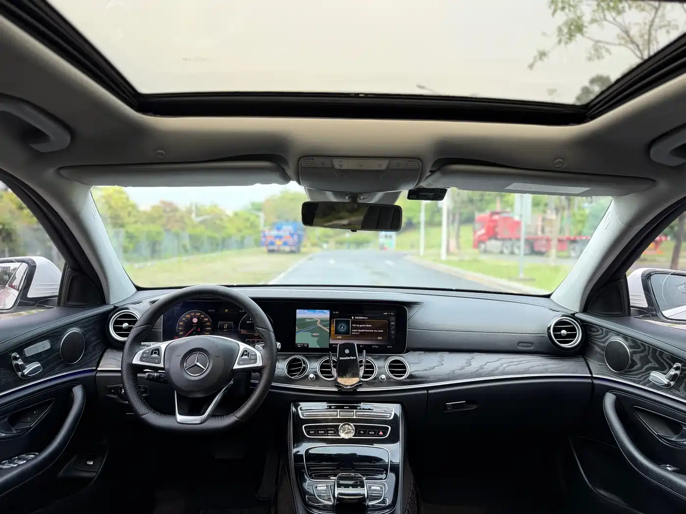 Mercedes-Benz E-Class 2016 E 200 L Sport Type фото 13