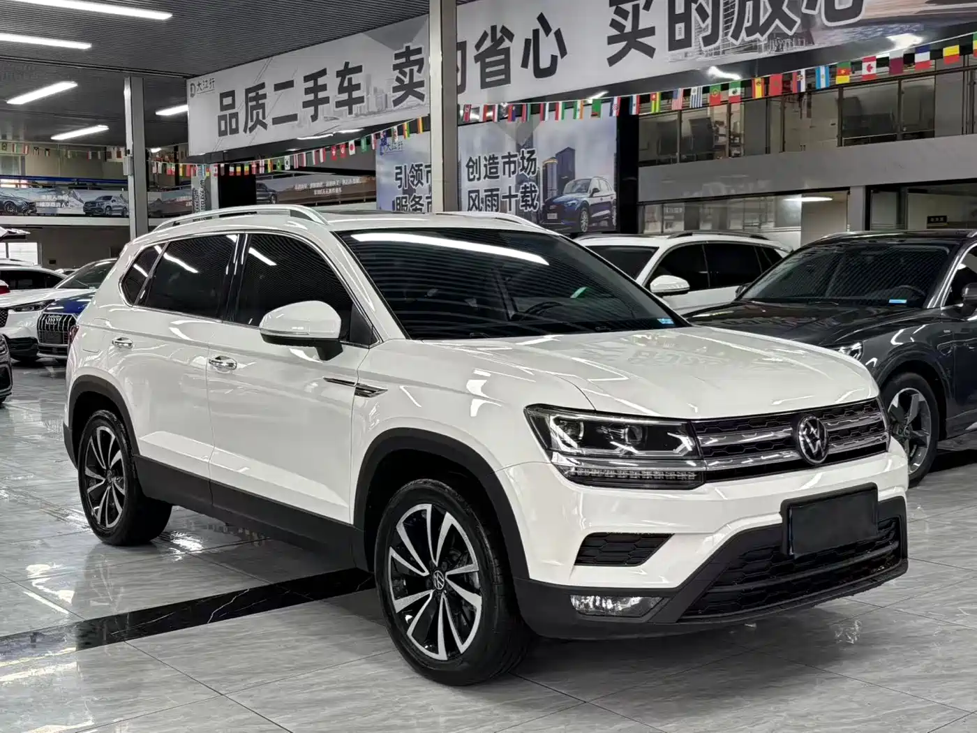 Volkswagen Tharu 2022 280TSI FWD Luxury Edition фото 3