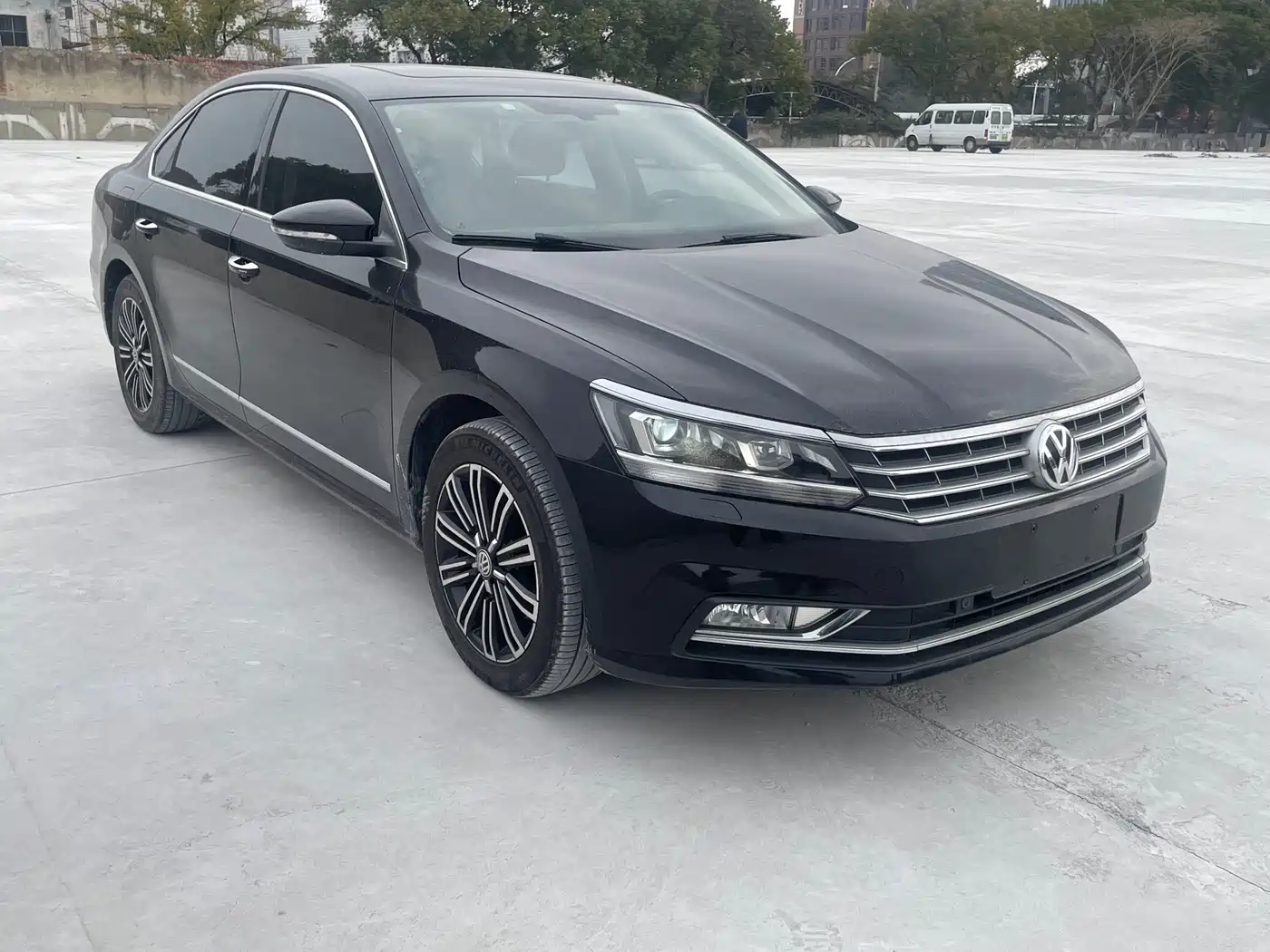 Volkswagen Passat 2017 330TSI DSG Prestige фото 2