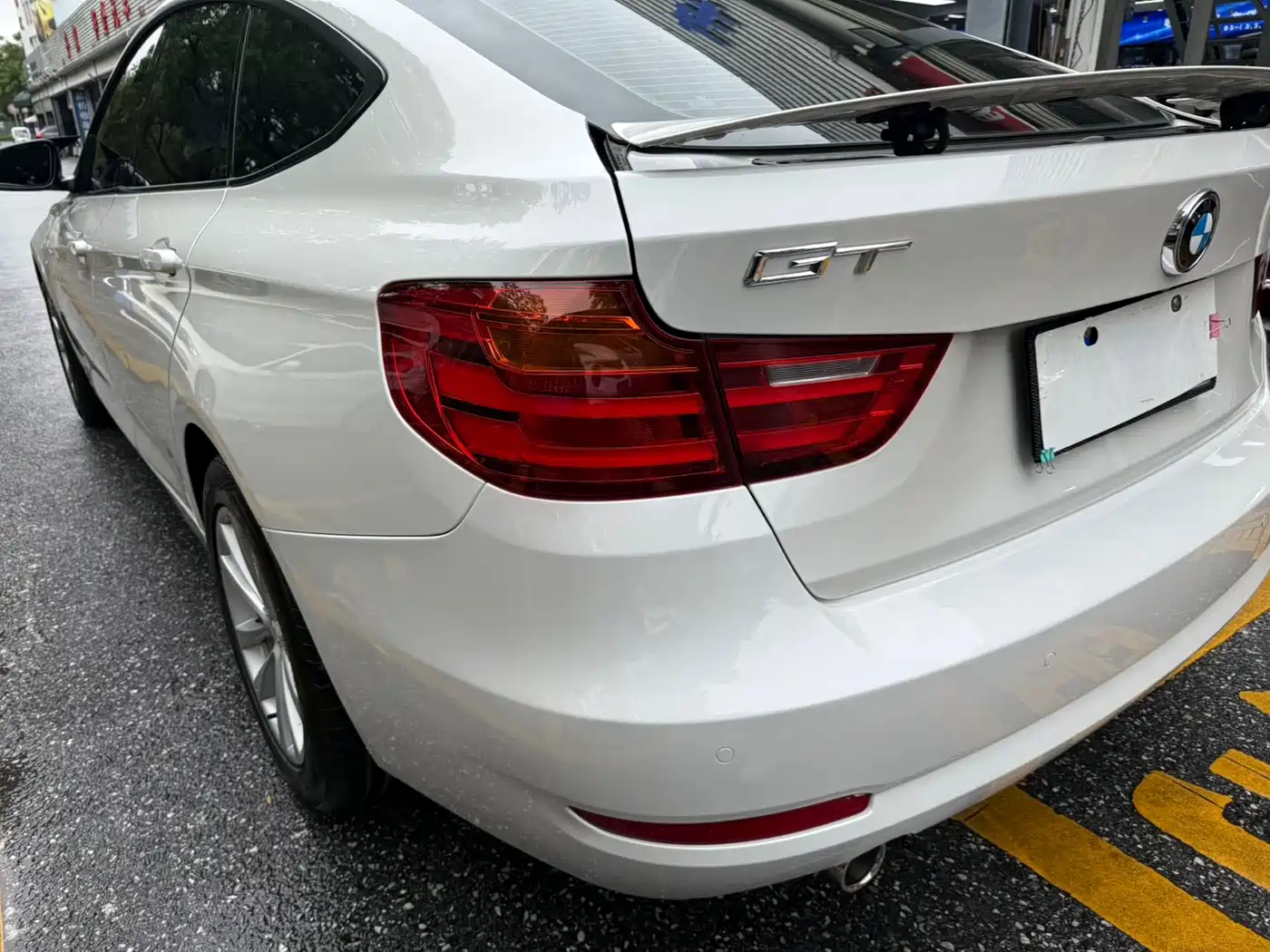 BMW 3 Series GT 2013 Model 320i Leading фото 7