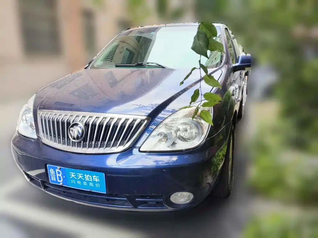 Photo 1 - Buick GL8