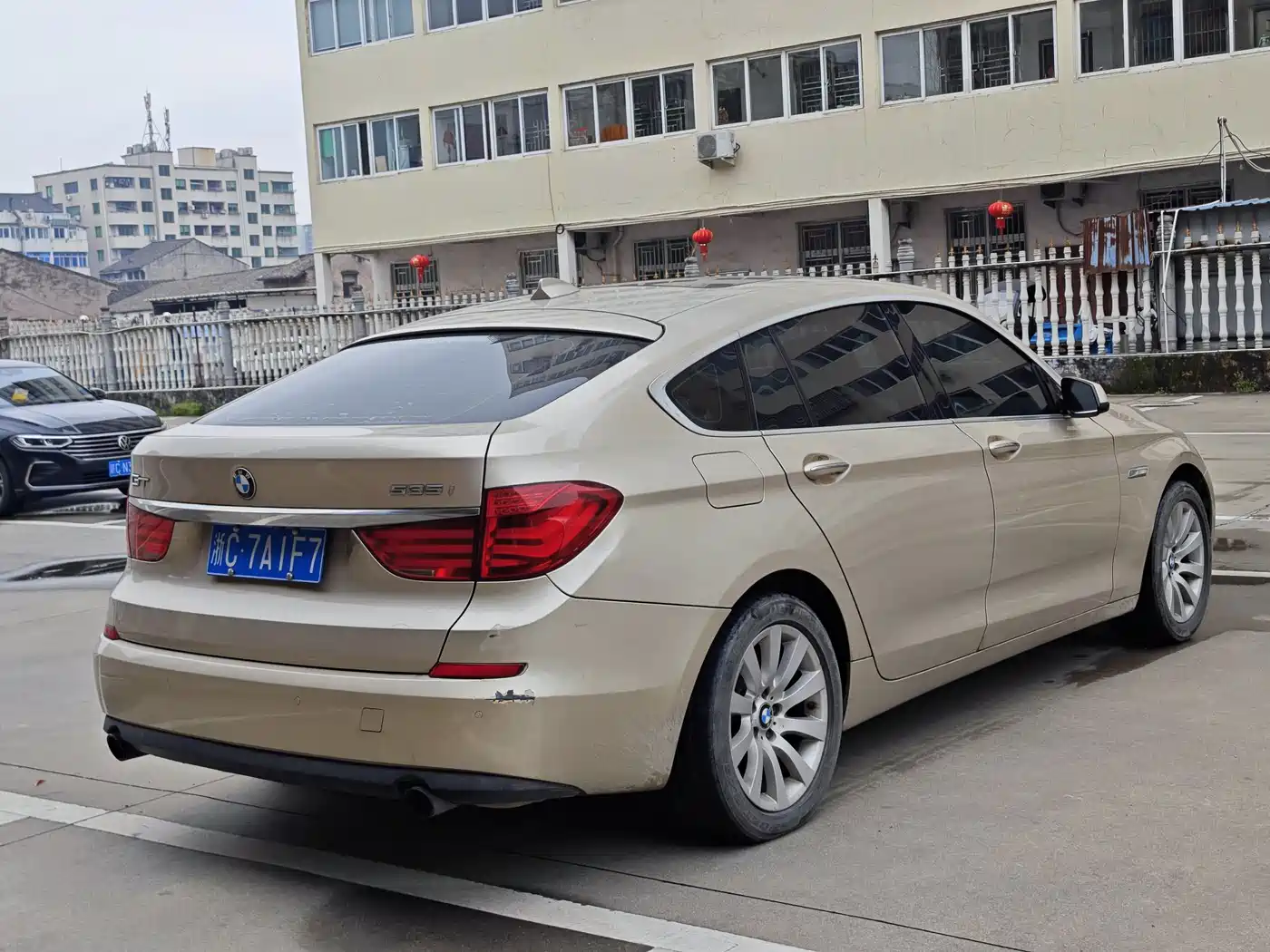BMW 5 Series GT 2010 535i Leading Model фото 7