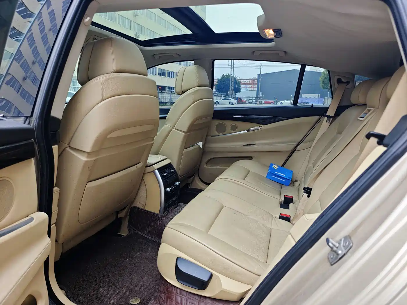 BMW 5 Series GT 2010 535i Leading Model фото 13