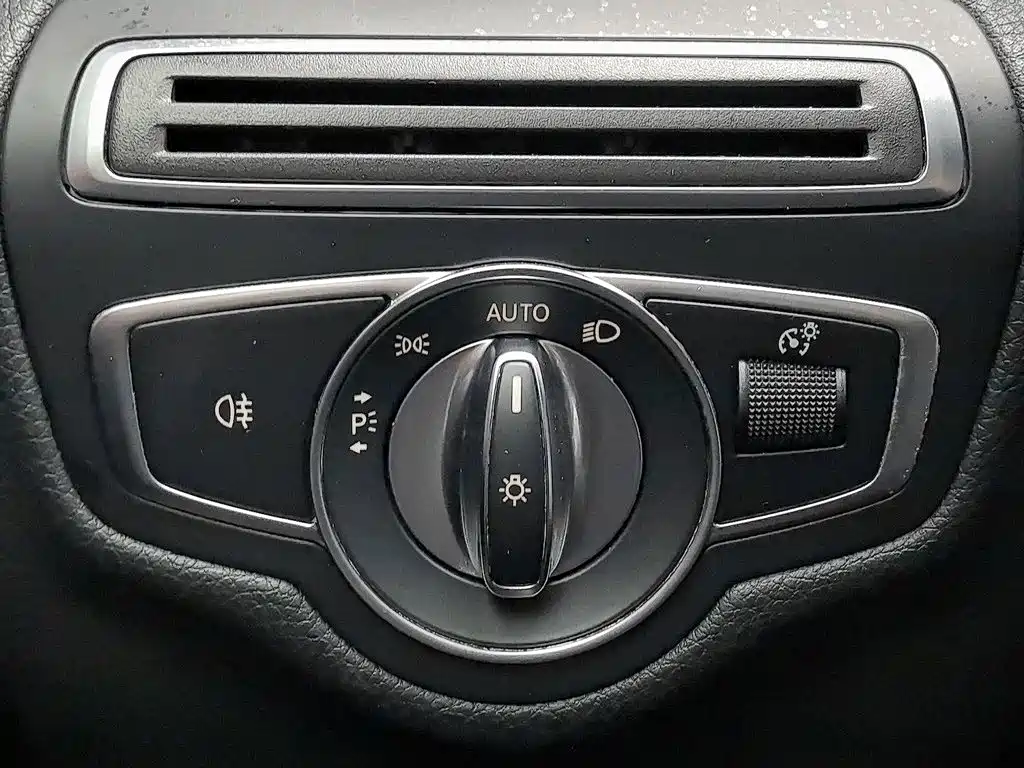 Photo 21 - Mercedes-Benz C-Class