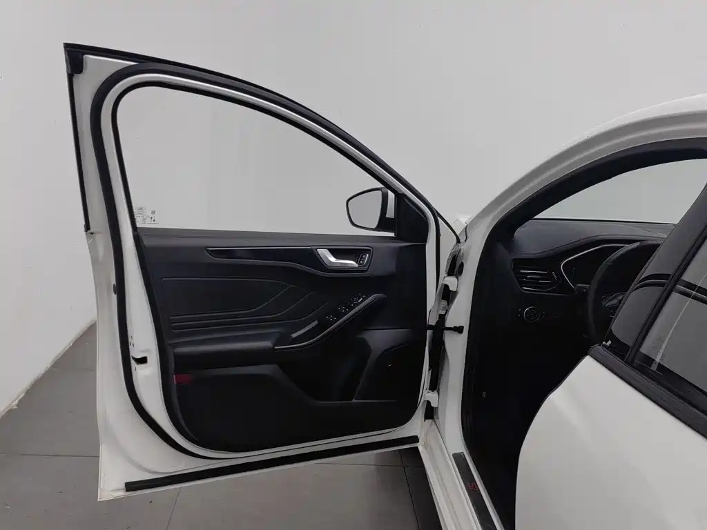 Фото 8 - Ford Focus