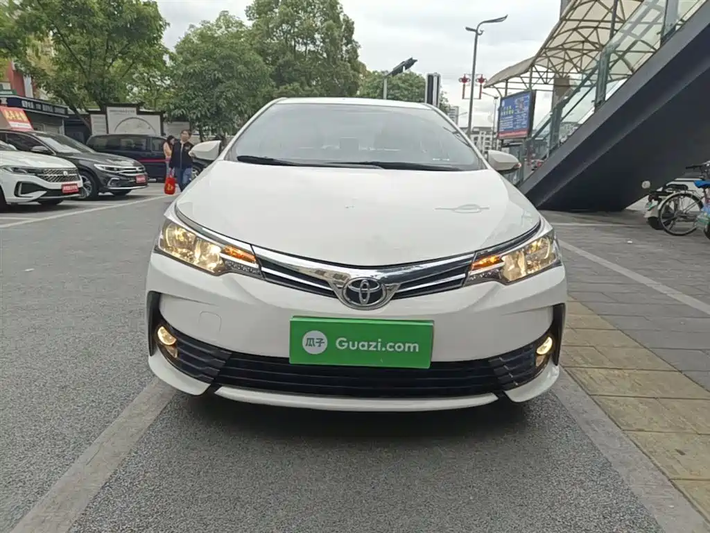 Toyota Corolla 2017 Facelift 1.2T S-CVT GL-i фото 3