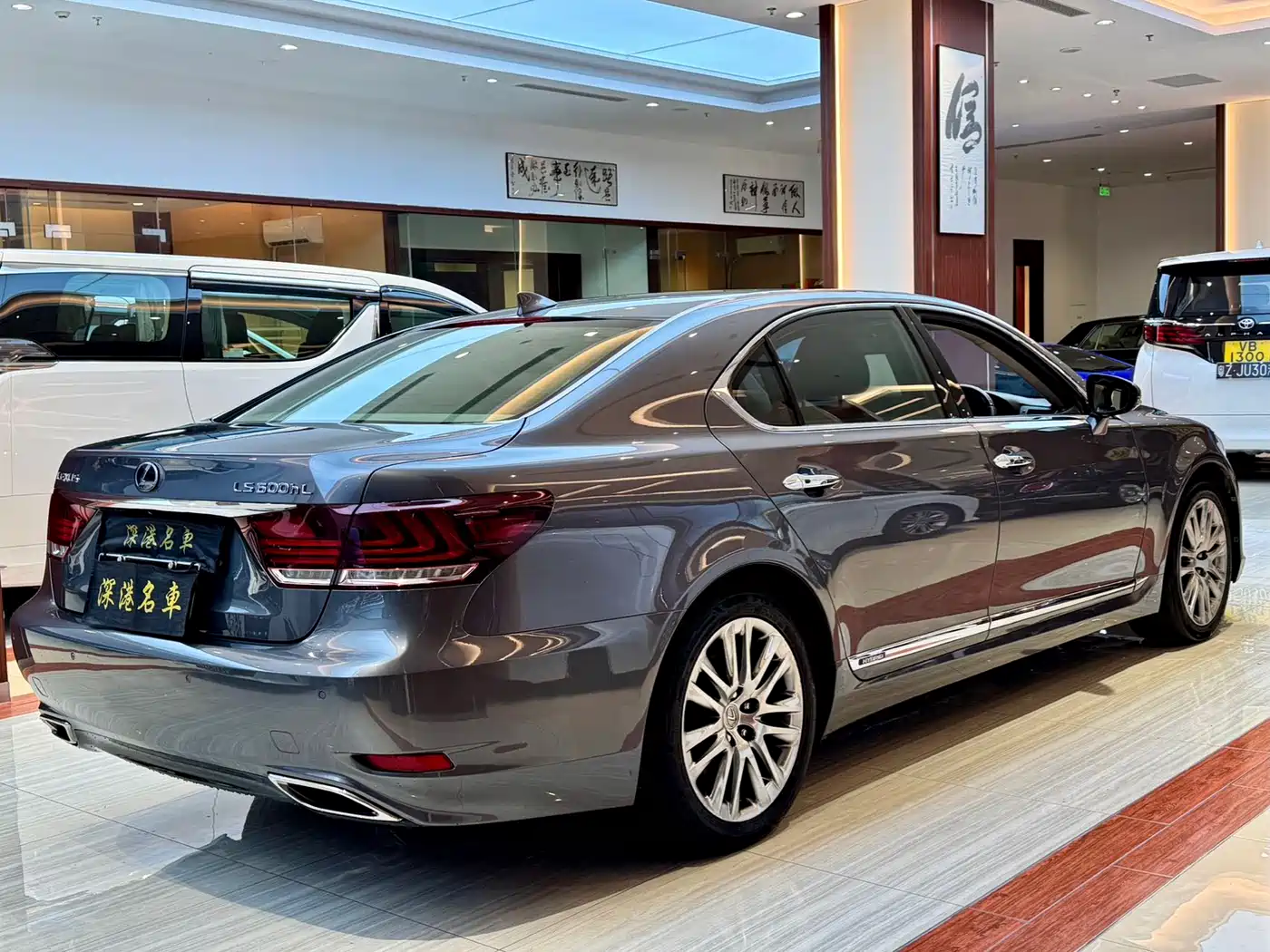 Lexus LS 2014 600hL фото 4