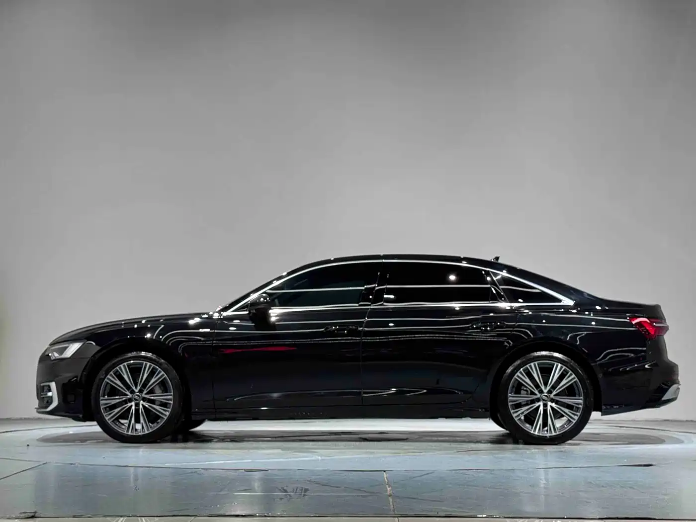 Audi A6L 2024 55 TFSI quattro Exclusive Dynamic фото 16