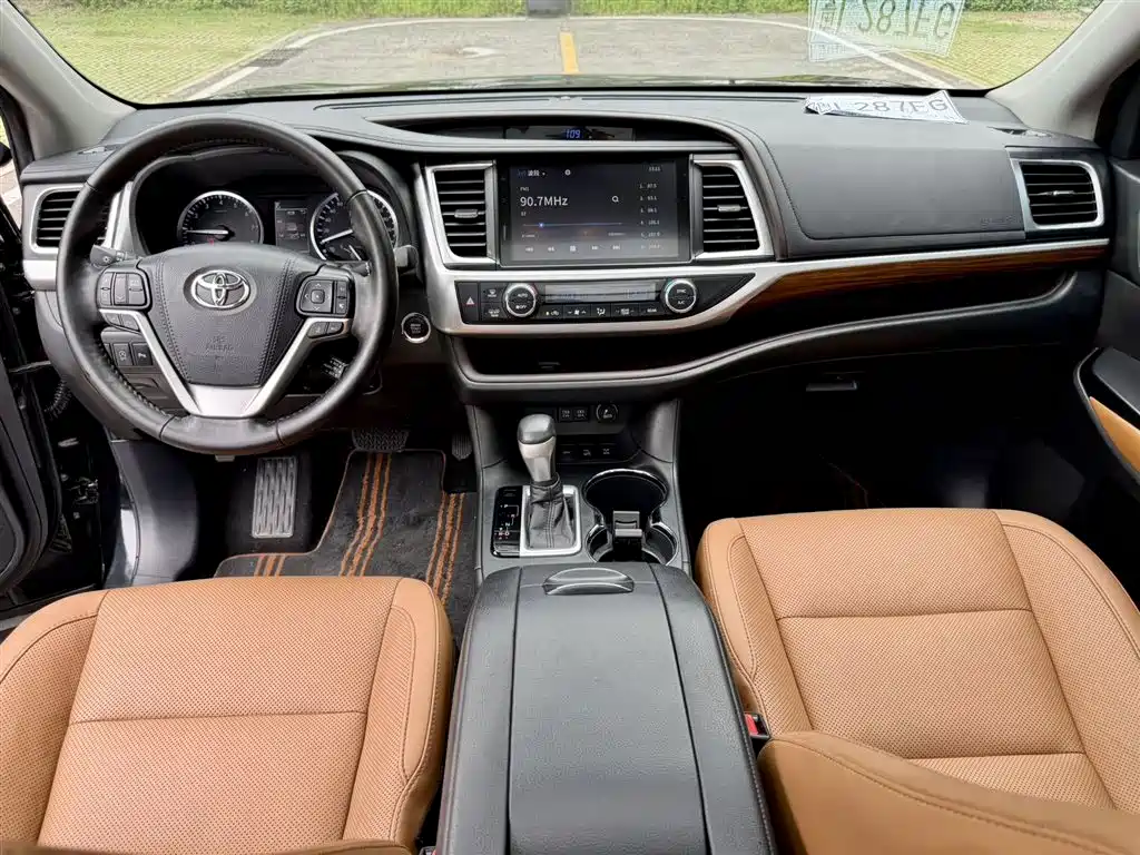 TOYOTA HIGHLANDER
