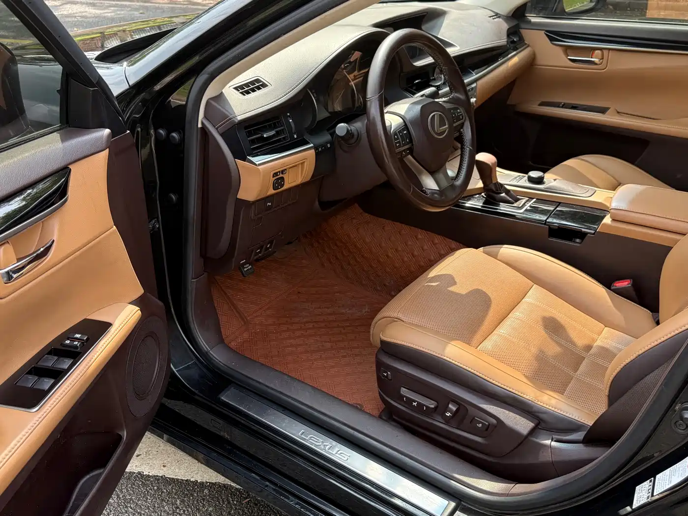 Lexus ES 2017 200 30th Anniversary Edition фото 10