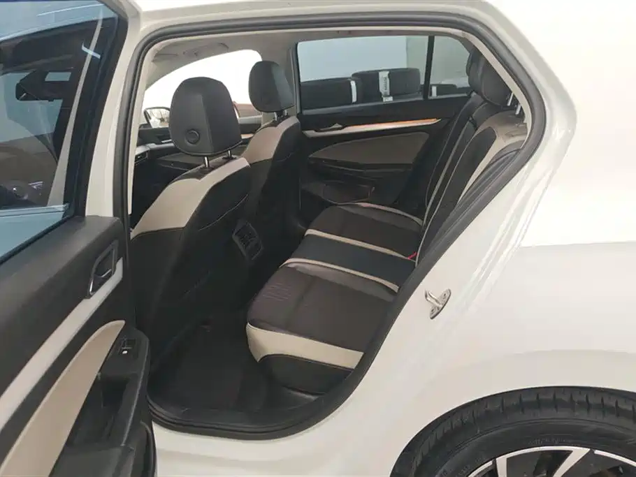 Volkswagen Golf 2023 Facelift 280TSI DSG Pro фото 10