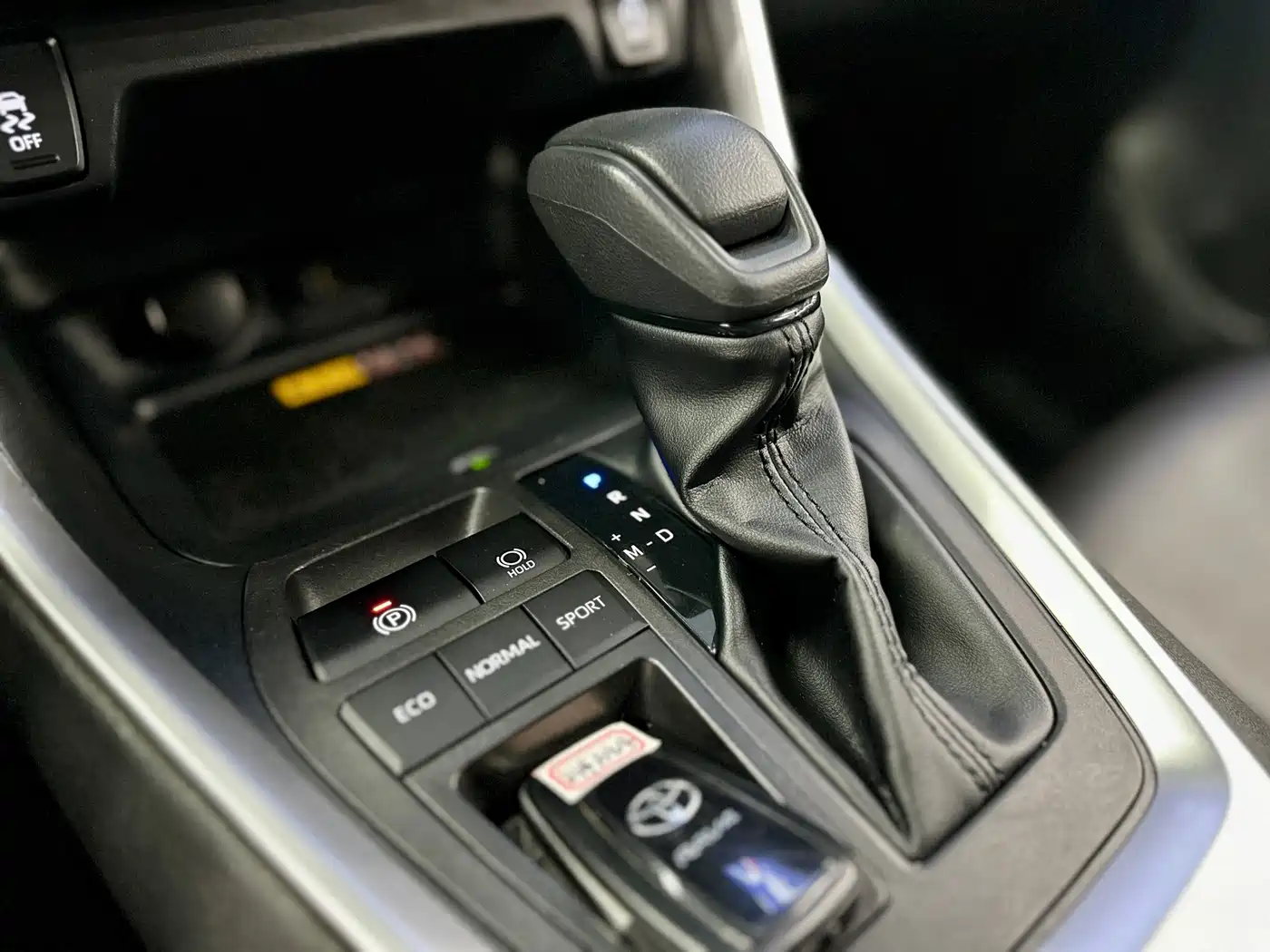 Toyota RAV4 Rongfang 2023 2.0L CVT 2WD Fashion Edition фото 7
