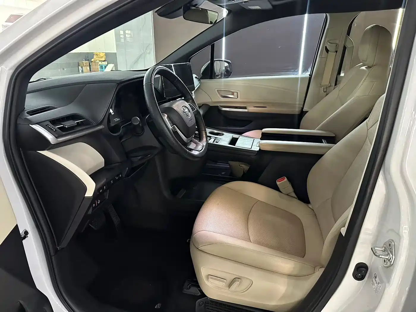 Toyota Granvia 2023 2.5L Hybrid Prestige PLUS Edition фото 4