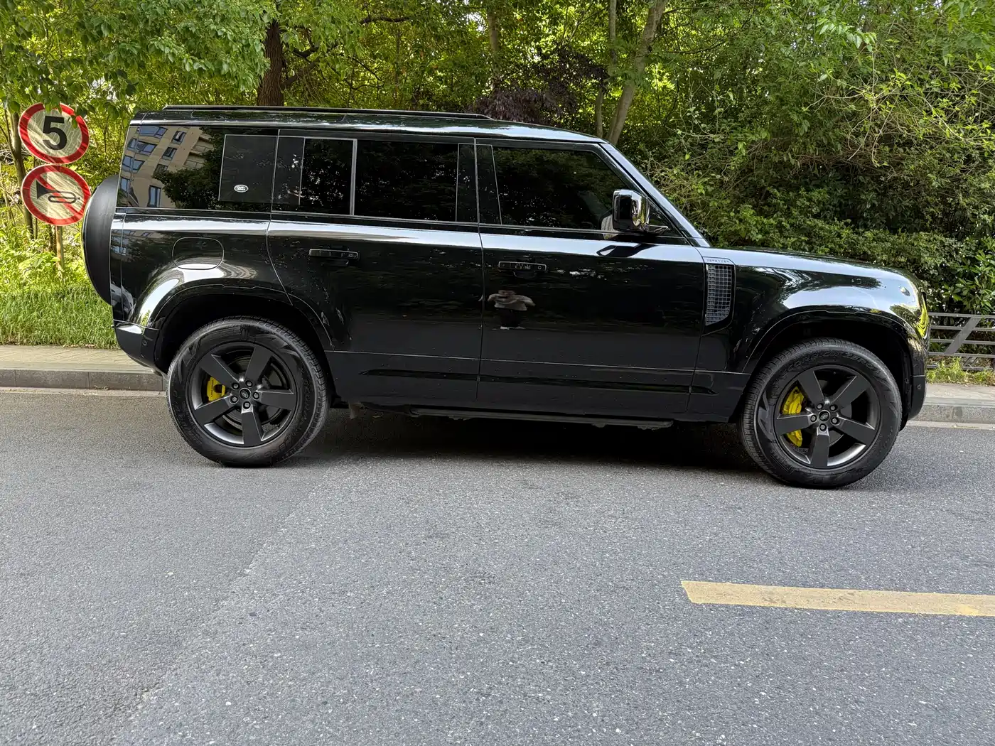 Land Rover Defender 2024 110 3.0T P400 X-DYNAMIC HSE фото 2