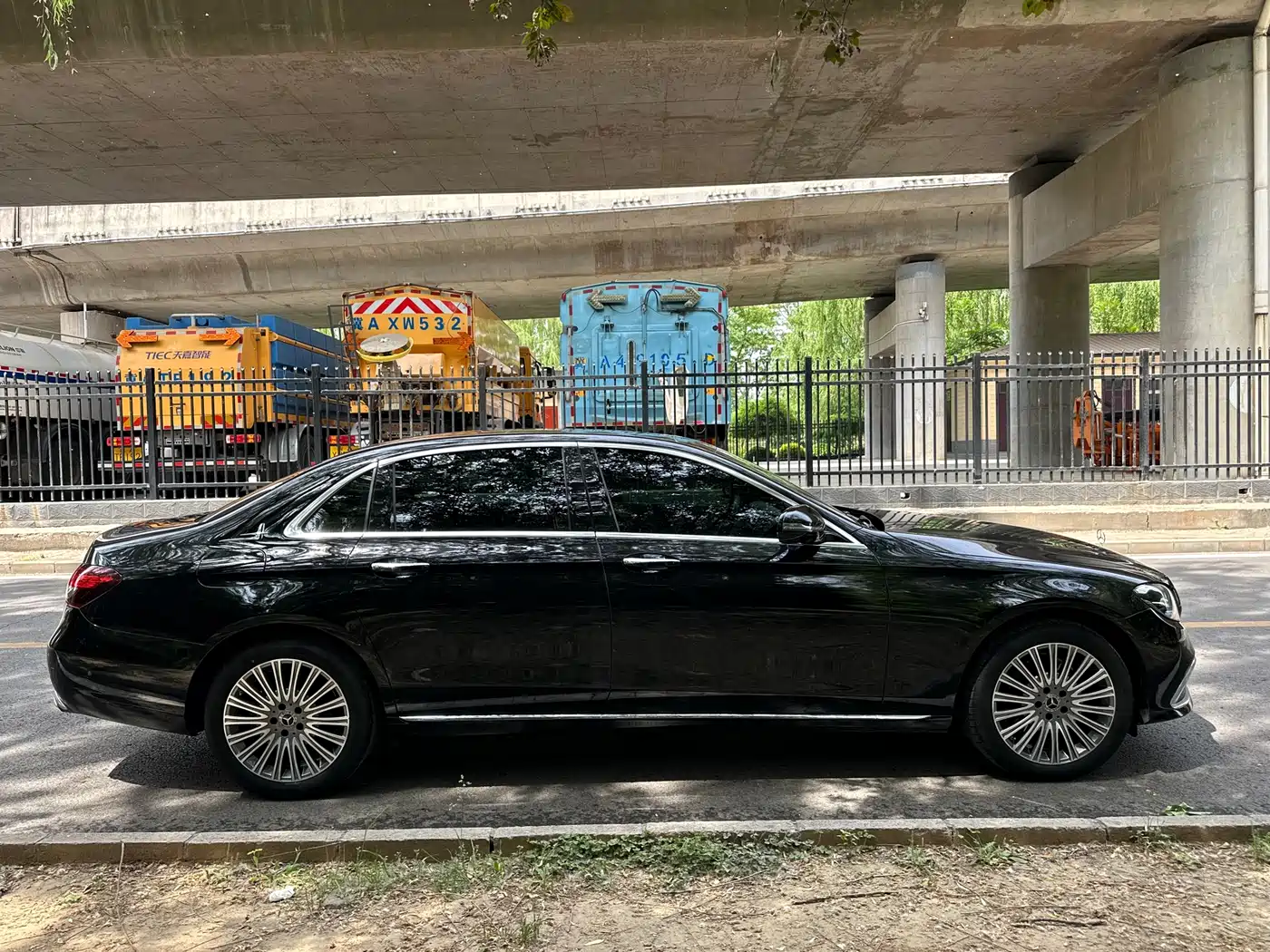 Mercedes-Benz E-Class 2023 E 300 L Fashion фото 4