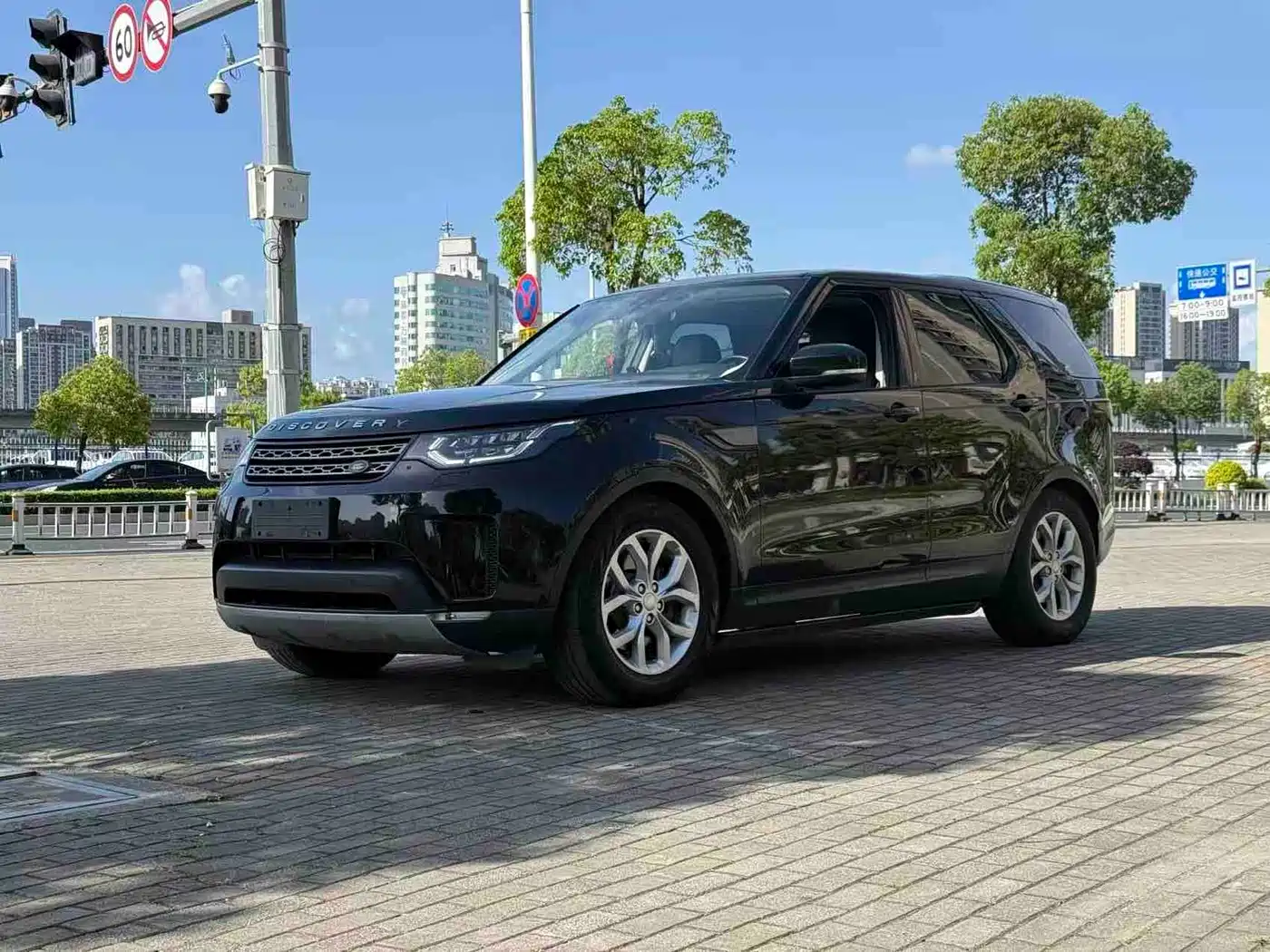 Land Rover Discovery 2017 3.0 SC V6 SE фото 2