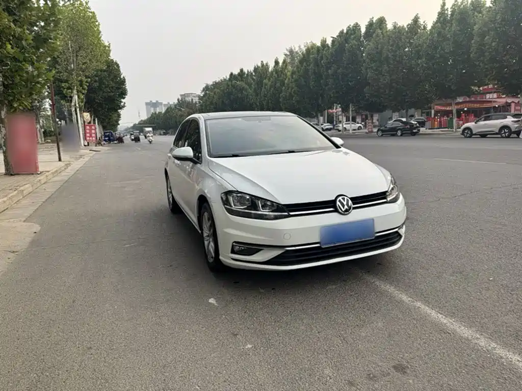 Фото 23 - Volkswagen Golf