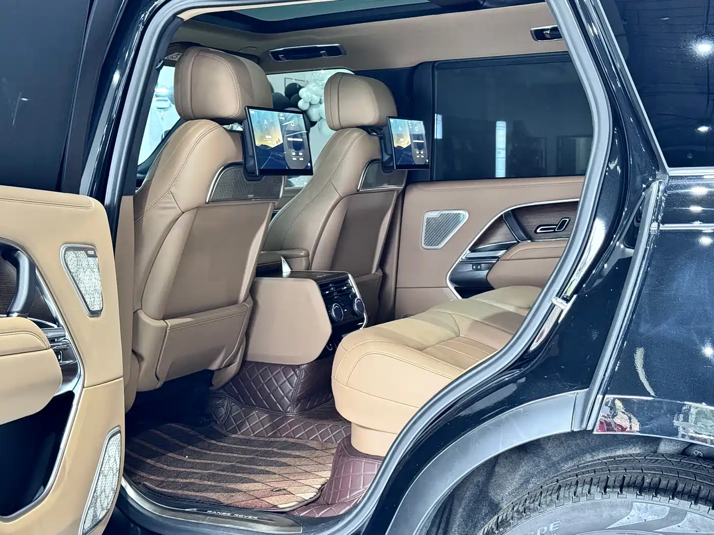 Land Rover Range Rover 2023 3.0 L6 400PS Genesis Extended Version фото 34