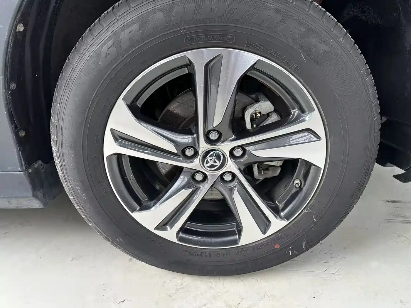 Toyota RAV4 Rongfang 2015 2.0L CVT 2WD Trend Edition фото 13