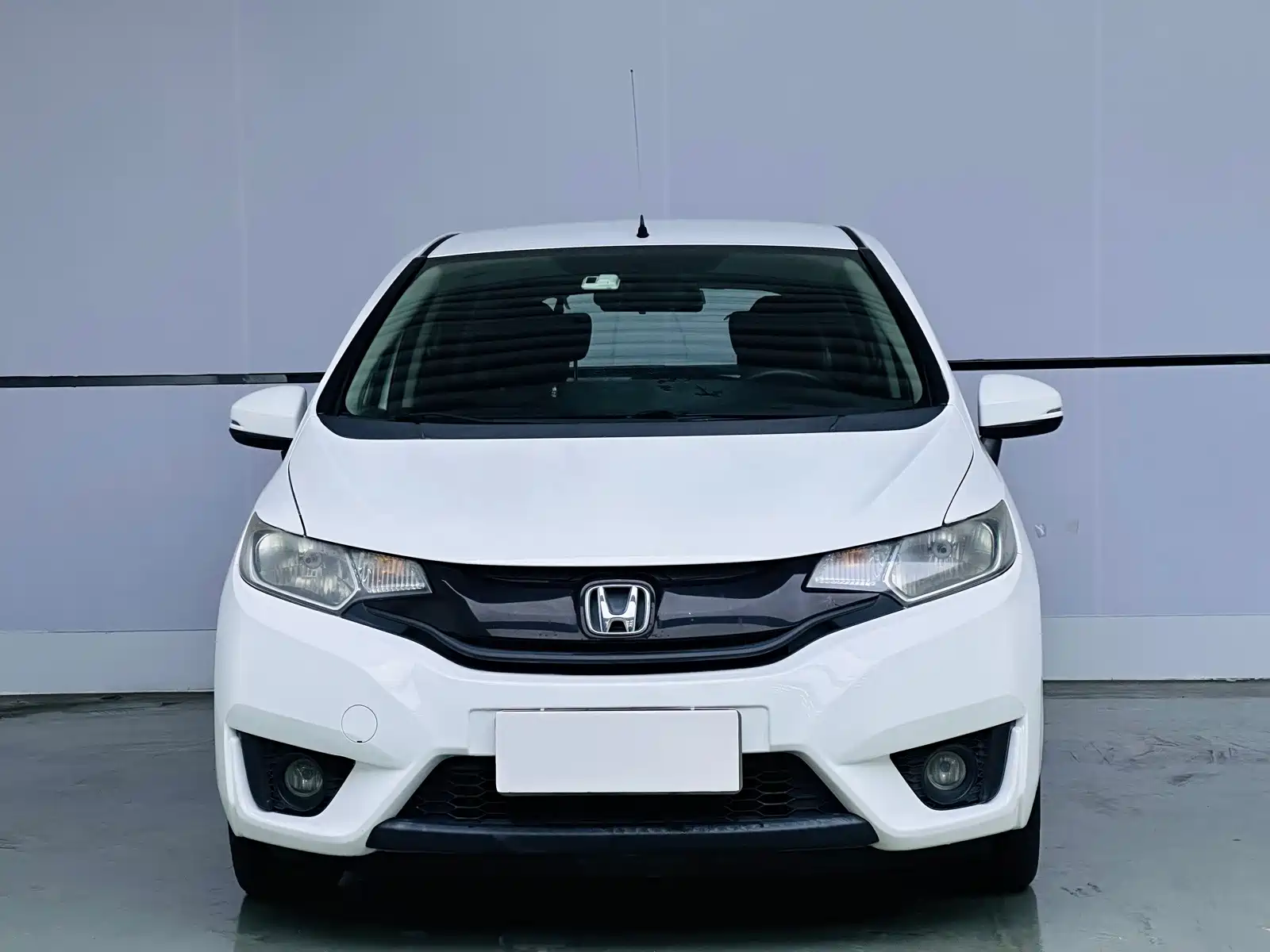 Фото 2 - Honda Fit