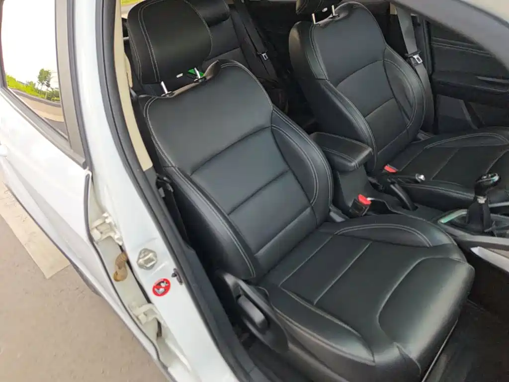 Фото 25 - Geely Vision X3