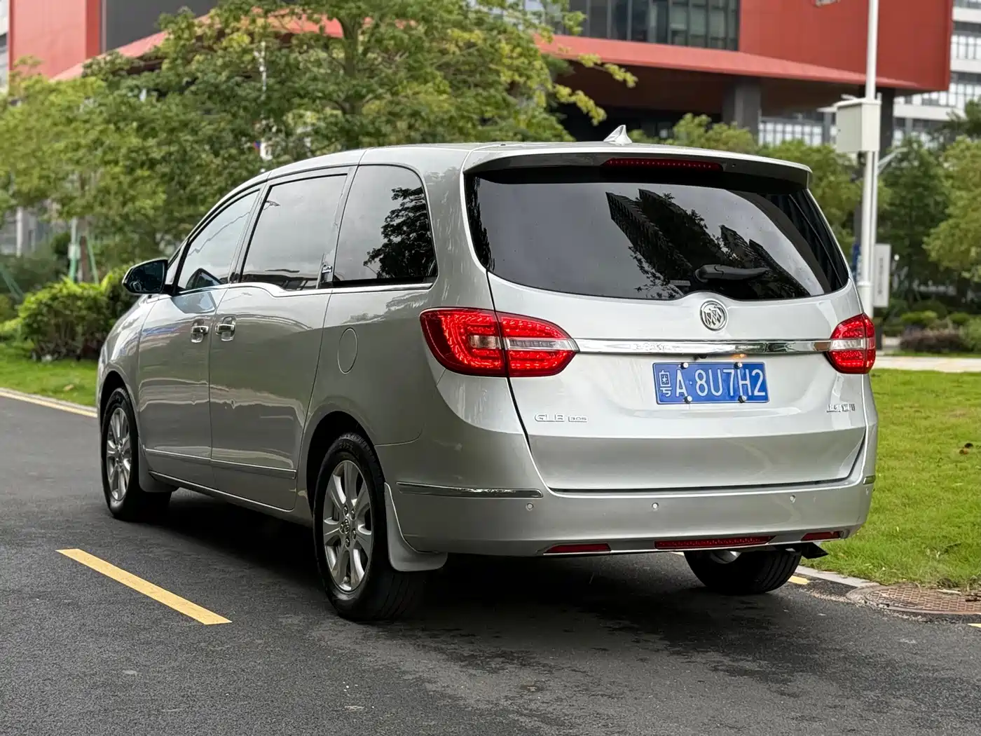 Фото 4 - Buick GL8