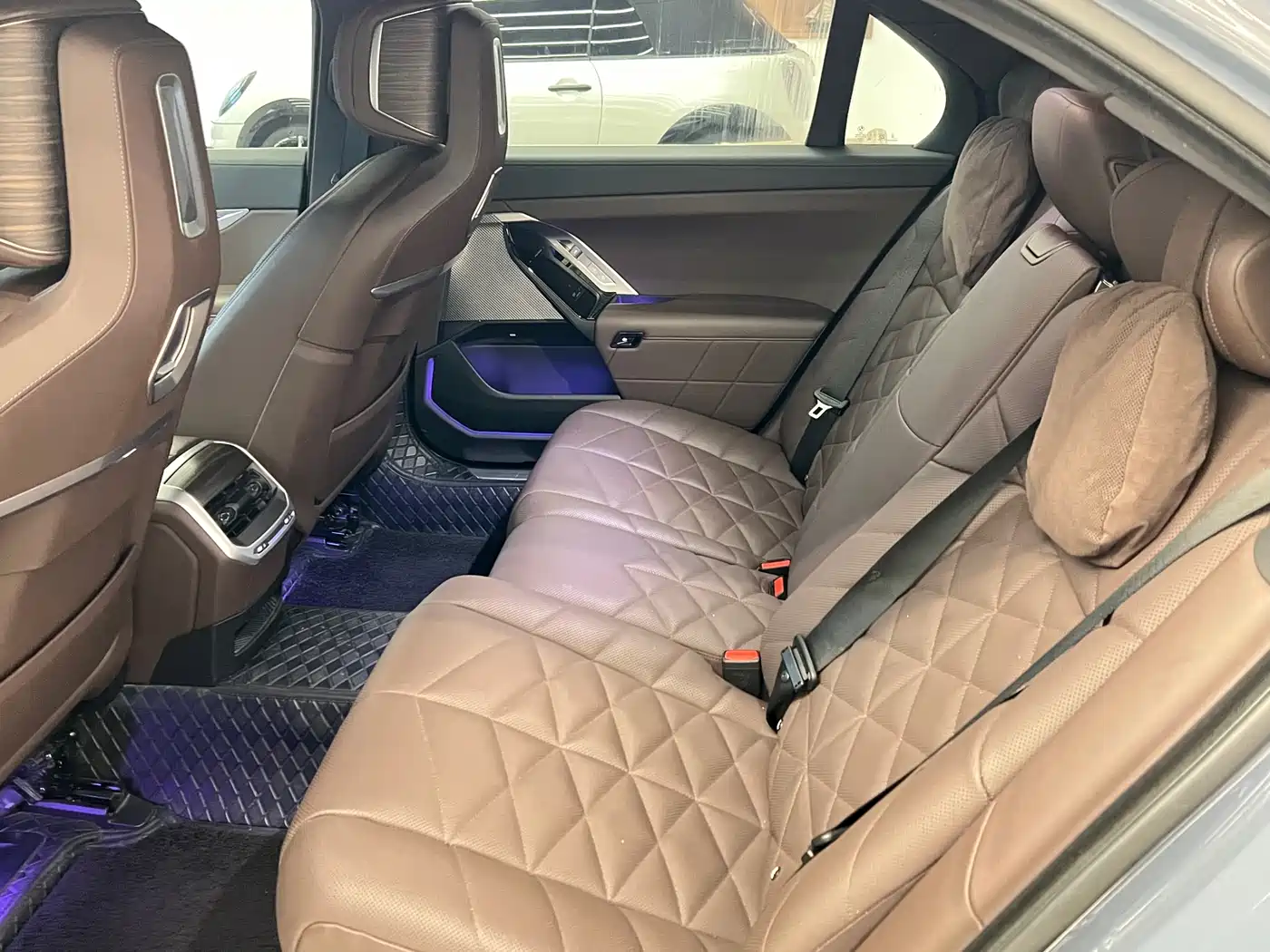 BMW 7 Series 2023 Model 740Li Leading Luxury Package фото 10