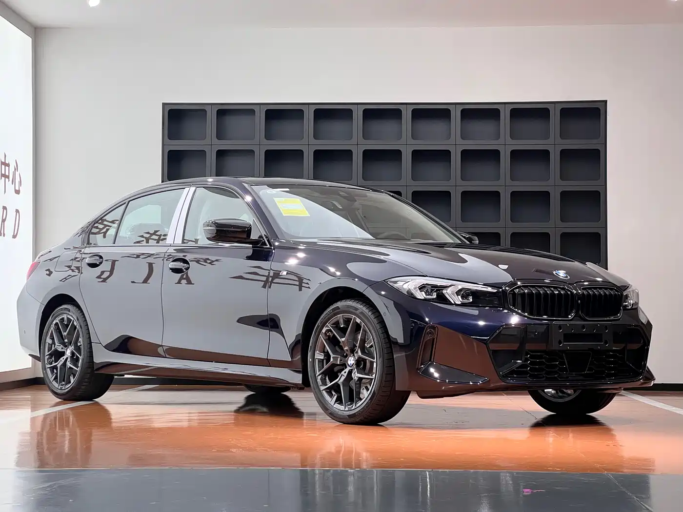 BMW 3 Series 2025 330Li M Sport Night Edition фото 3