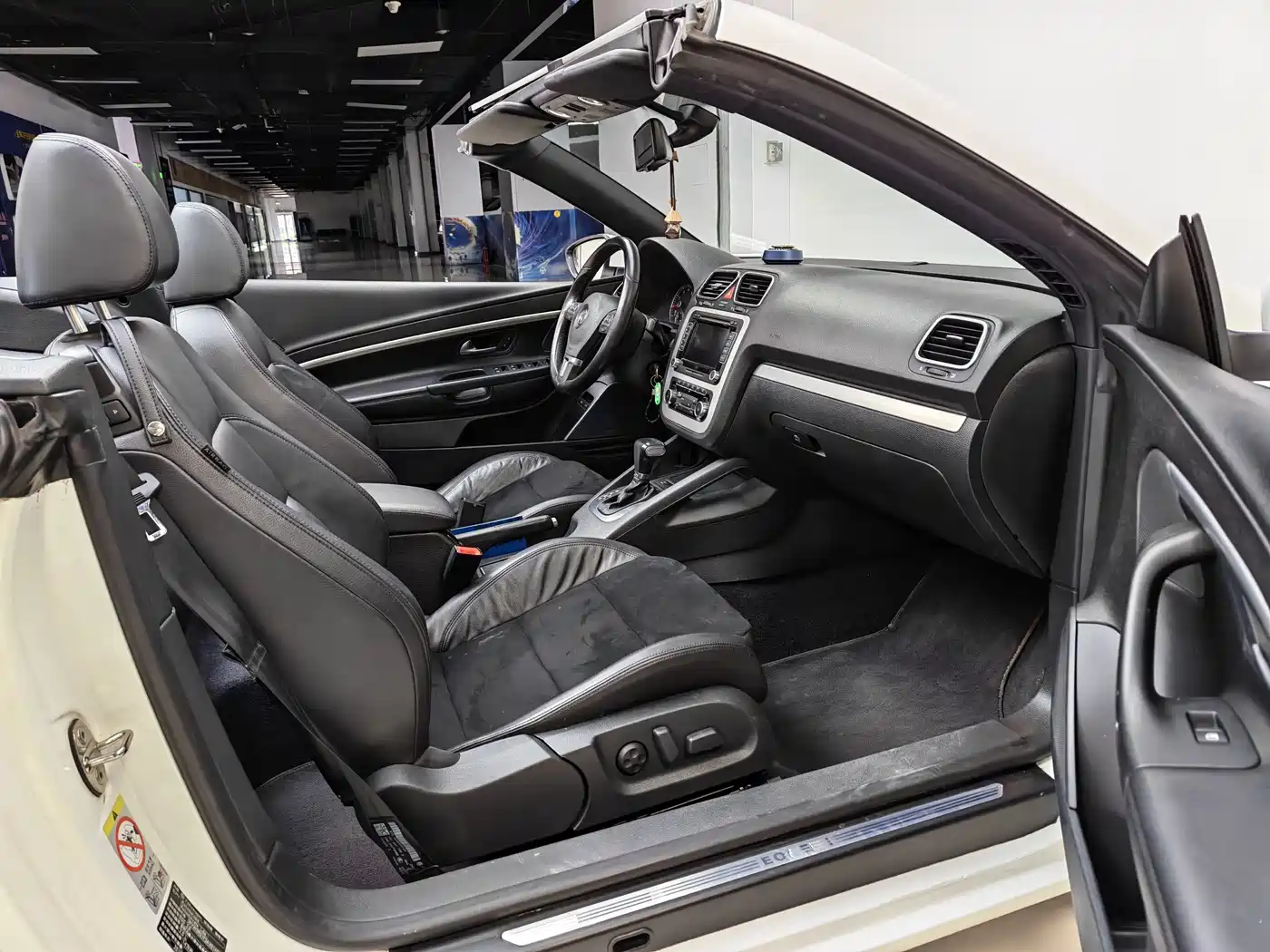 Volkswagen Eos 2010 2.0TSI DSG Luxury фото 15