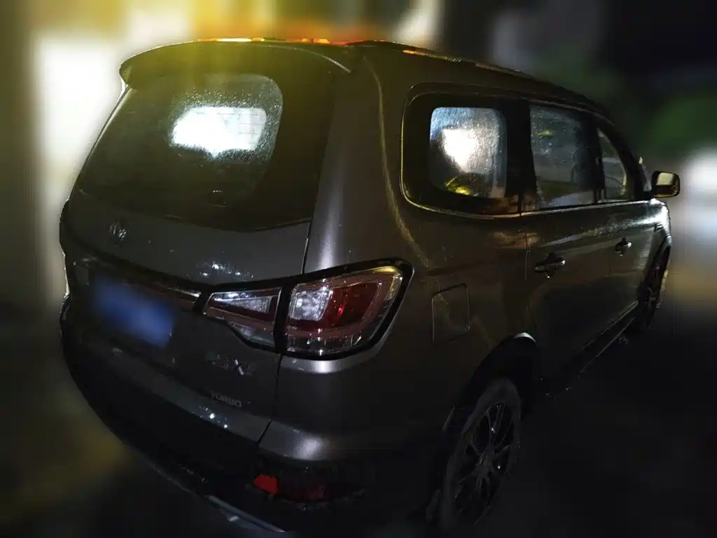 صورة 4 - Dongfeng Fengxing Jingyi X6
