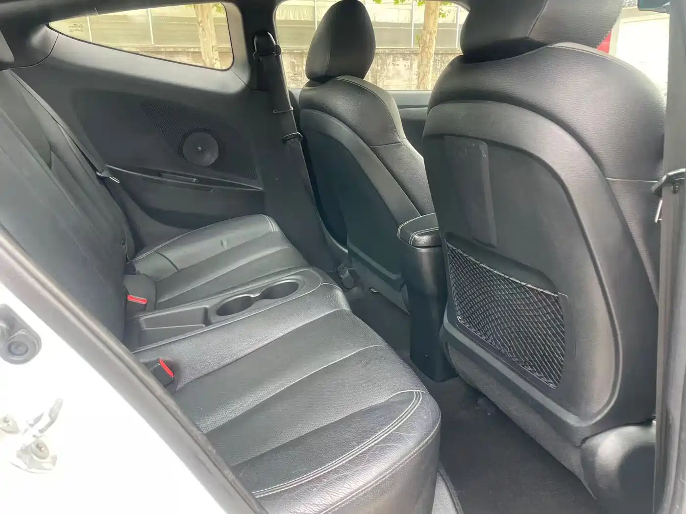 Hyundai Veloster 2015 1.6T Automatic Luxury Edition фото 8