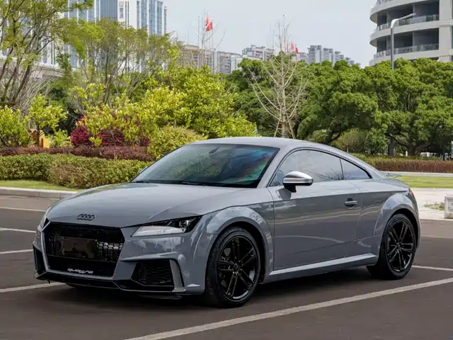 AUDI TT