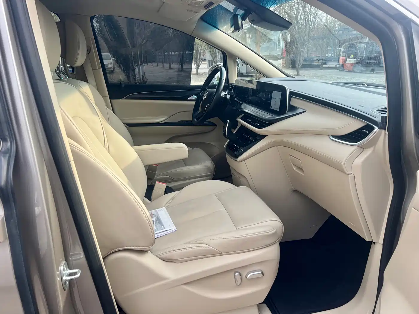 Buick GL8 2023 ES Landmaster Exclusive фото 20