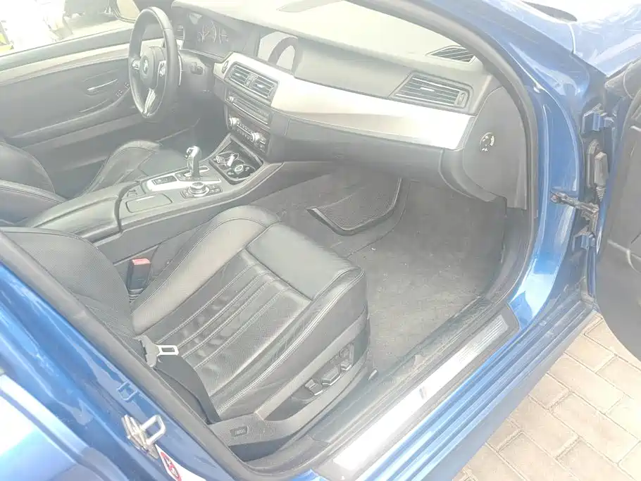 Photo 8 - BMW M5