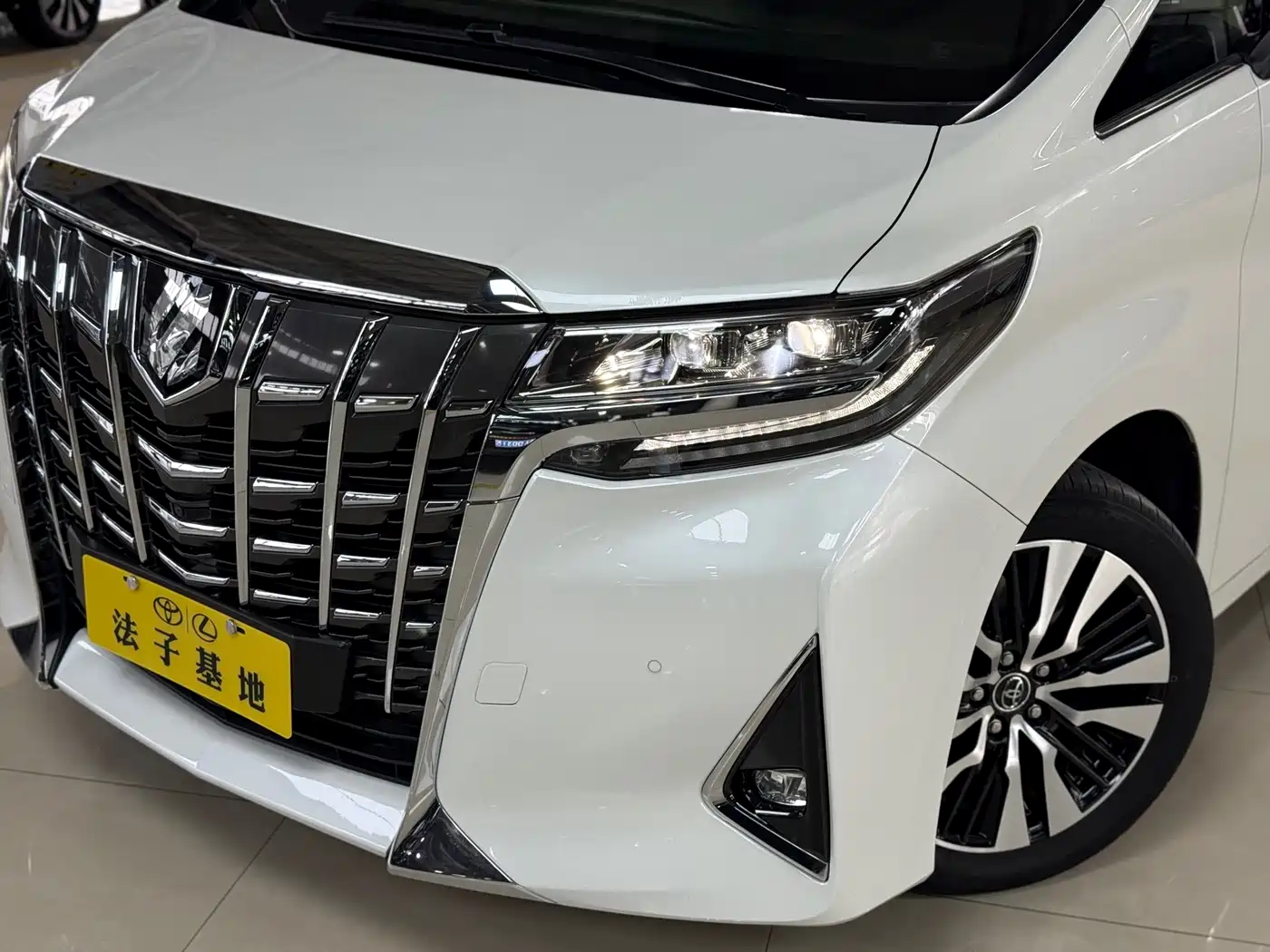 Toyota Alphard 2018 Facelift 3.5L Premium Edition фото 4