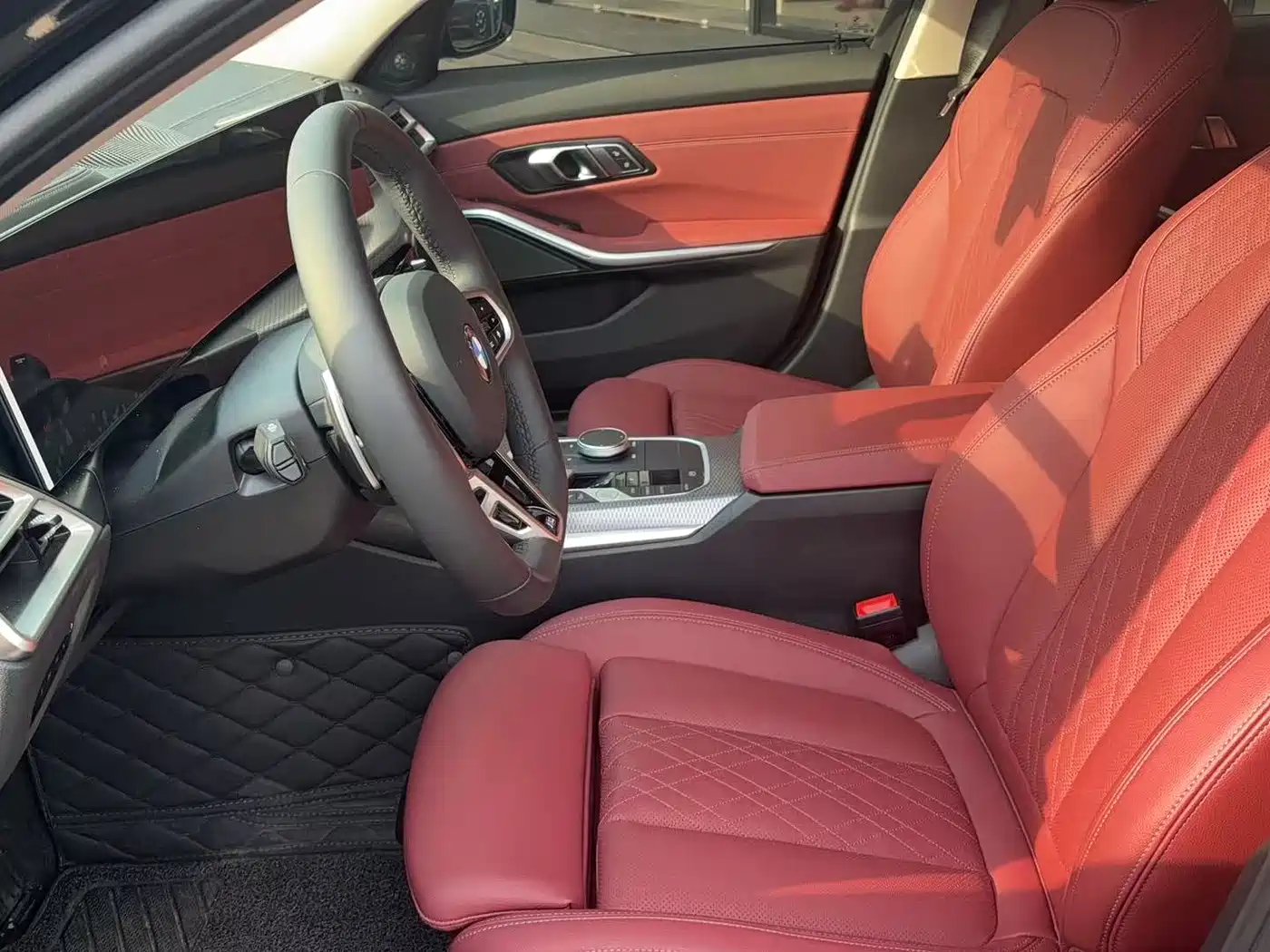 BMW 3 Series 2025 330Li M Sport Night Edition фото 15