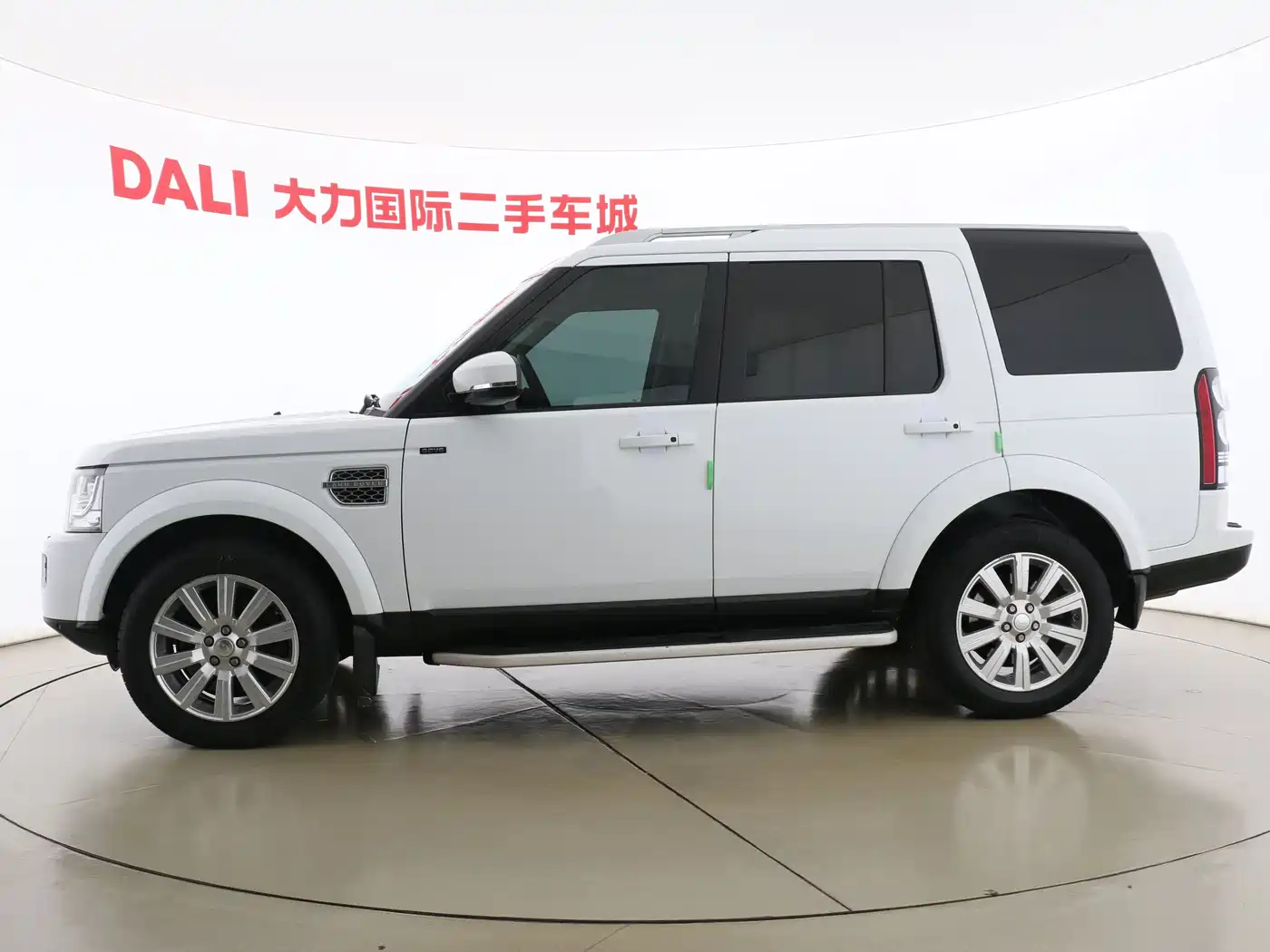 Land Rover Discovery 2015 3.0 SC V6 HSE фото 3