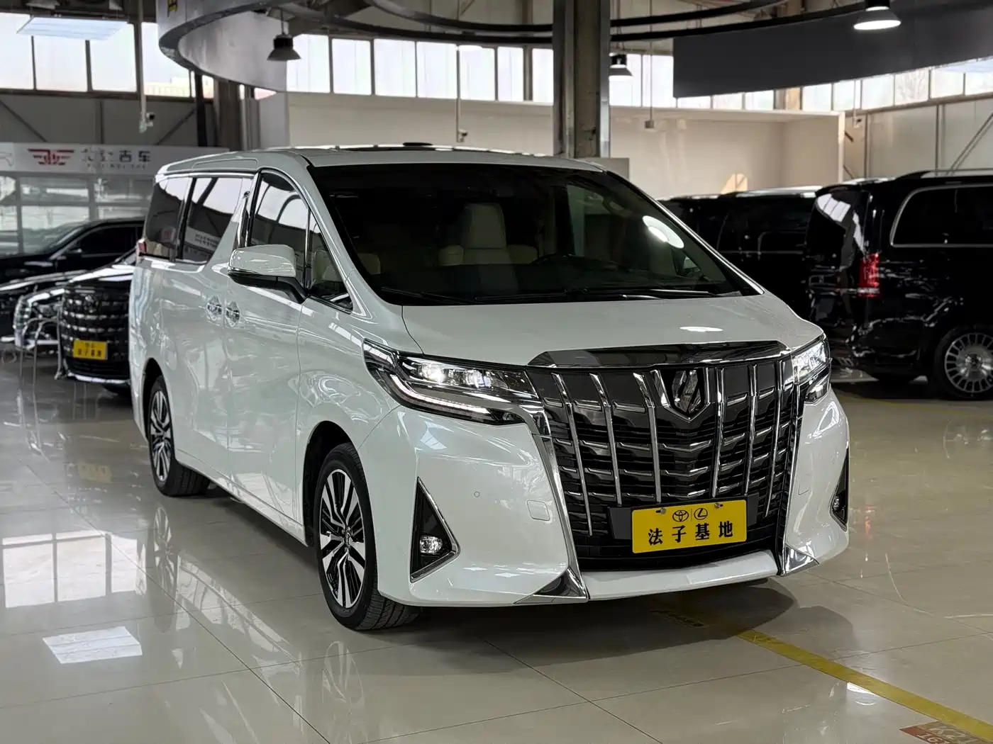 Toyota Alphard 2018 Facelift 3.5L Premium Edition фото 3