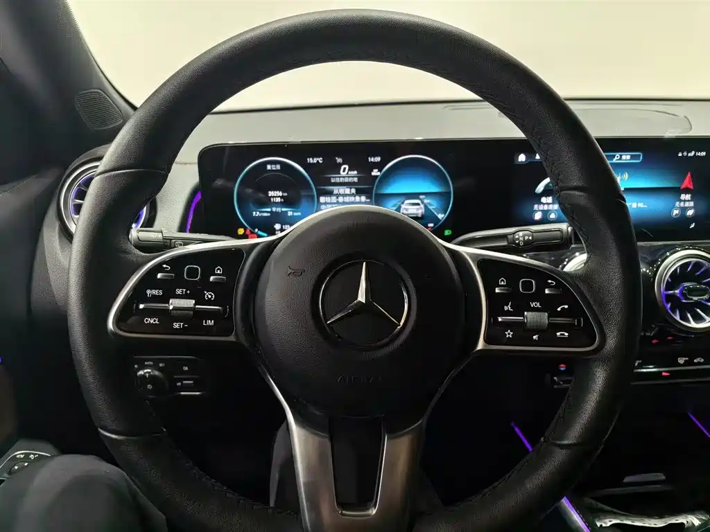 MERCEDES-BENZ GLB