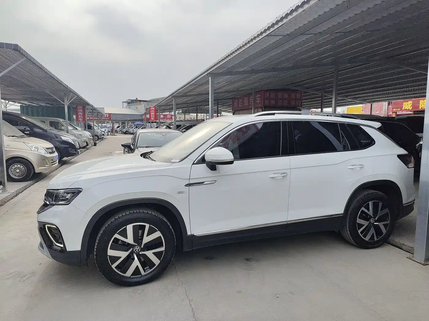 Volkswagen Tayron 2023 330TSI 2WD Luxury Plus Advanced Edition фото 3