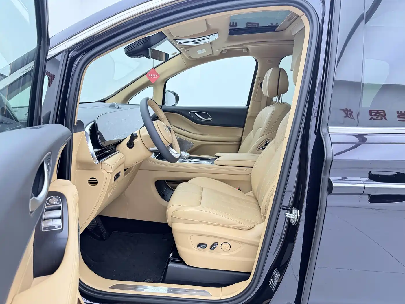 Voyah Auto Voyah Dreamer 2024 PHEV Extended Range Premium Edition фото 18