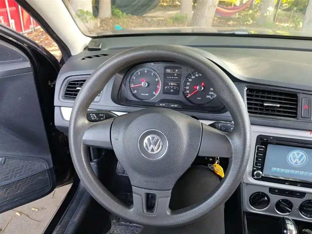 Volkswagen Lavida 2013 Facelift Classic 1.6L Automatic Trend фото 11
