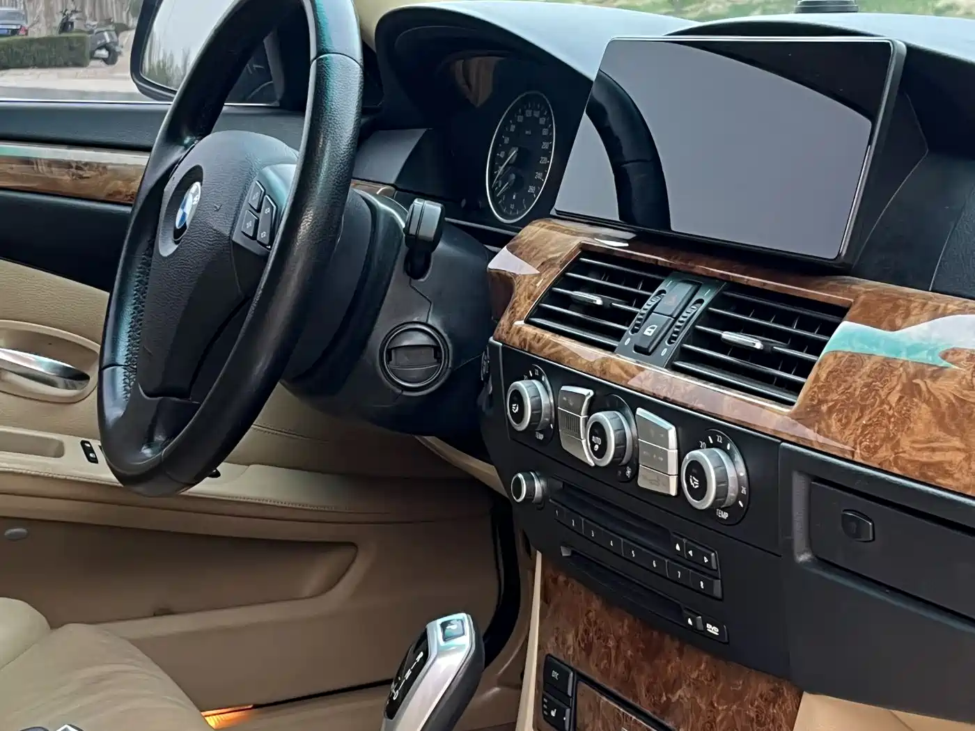 BMW 5 Series 2009 Model 525Li Luxury фото 11