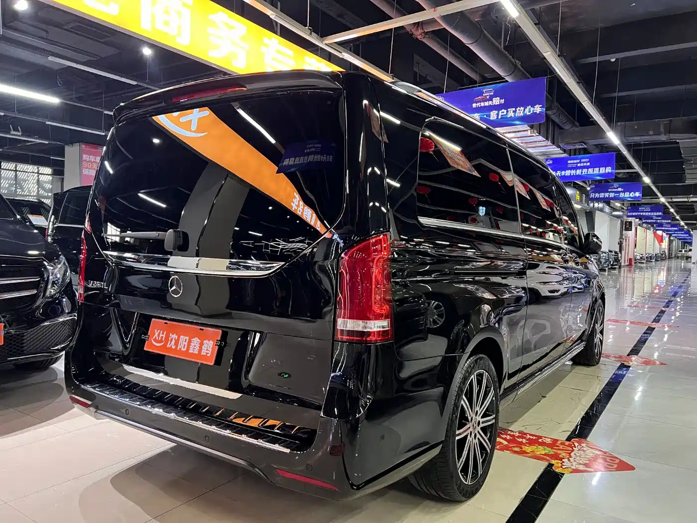 Mercedes-Benz V-Class 2022 V 260 L Long Wheelbase Luxury Edition фото 26